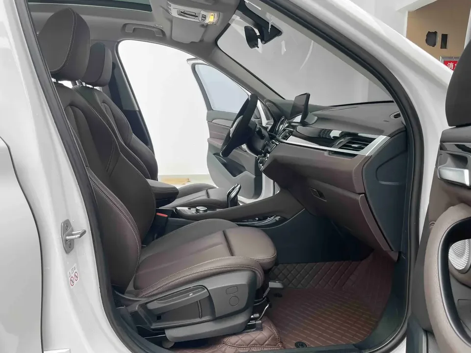 BMW X1 BMW X1 2022 sDrive20Li Exclusive Model 2023 — миниатюра 3