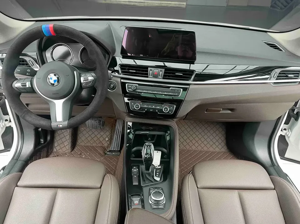 BMW X1 BMW X1 2022 sDrive20Li Exclusive Model 2023 — миниатюра 4
