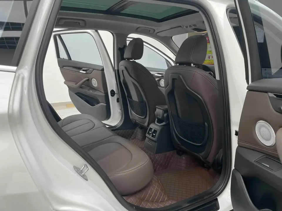 BMW X1 BMW X1 2022 sDrive20Li Exclusive Model 2023 — миниатюра 5