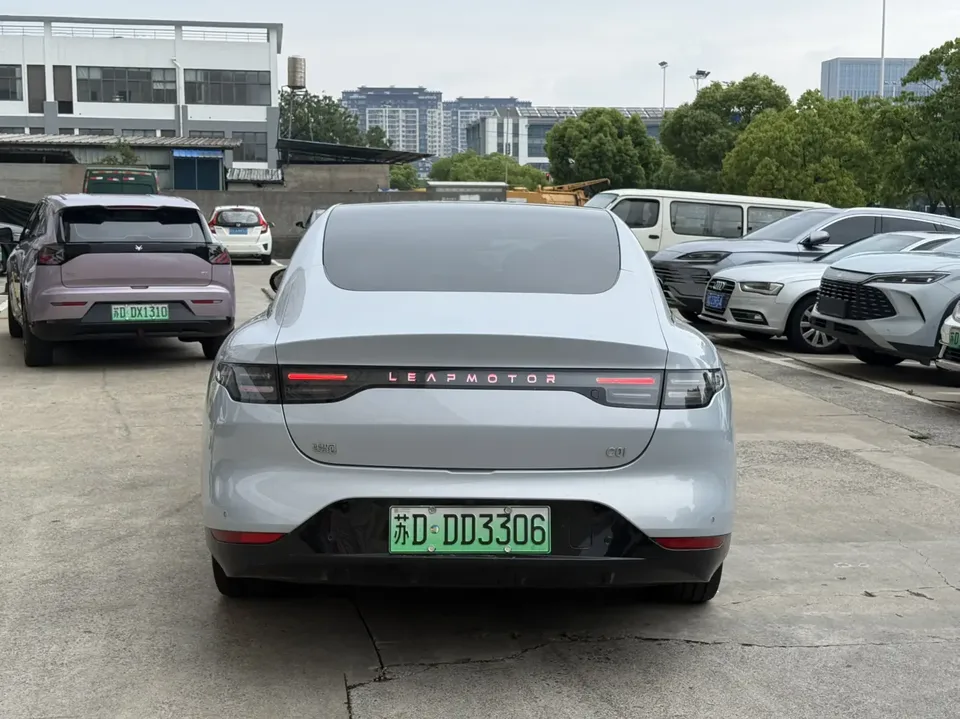 Leapmotor Zero running C01 rear-wheel drive long-range version 2022 — миниатюра 2