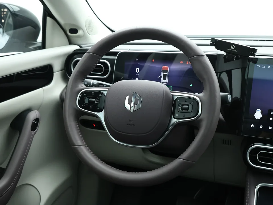 Leapmotor Zero running C11 Extended Range 200 Comfort Edition 2023 — миниатюра 2