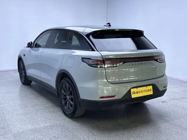Leapmotor Zero running C11 Extended Range 300 Smart Edition 2024 — миниатюра 2