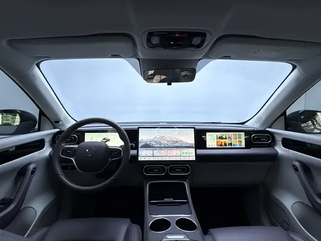 Leapmotor Zero running C11 Extended Range 300 Smart Edition 2024 — миниатюра 4