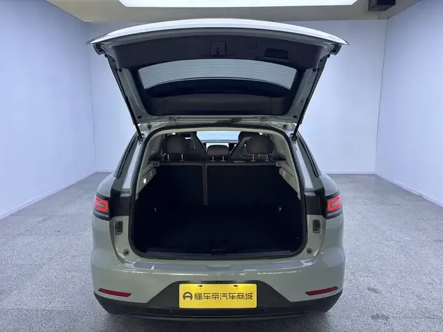 Leapmotor Zero running C11 Extended Range 300 Smart Edition 2024 — миниатюра 5