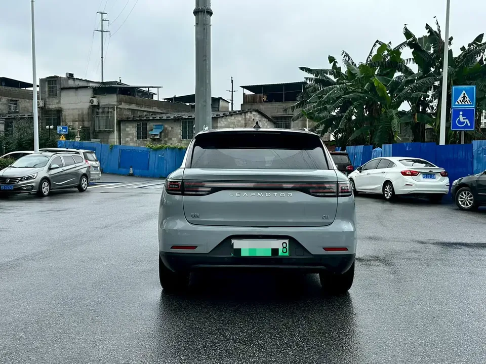 Leapmotor Zero running C11 Pure Electric 580 Premium Edition 2025 — миниатюра 2