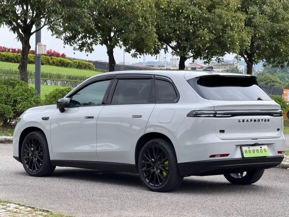 Leapmotor Zero running C10 Pure Electric 530 Smart Edition 2025 — миниатюра 2