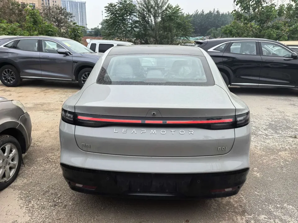 Leapmotor Leap running B01 650 LiDAR Edition 2026 — миниатюра 2