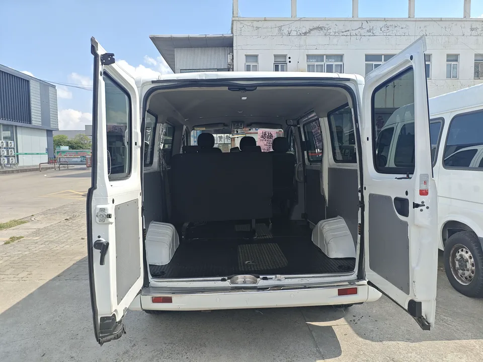 Datong Xintu V80 Xintu V80 2023 PLUS 2.0T AMT city version short axis ultra-low roof 5/6 seats 2024 — миниатюра 3