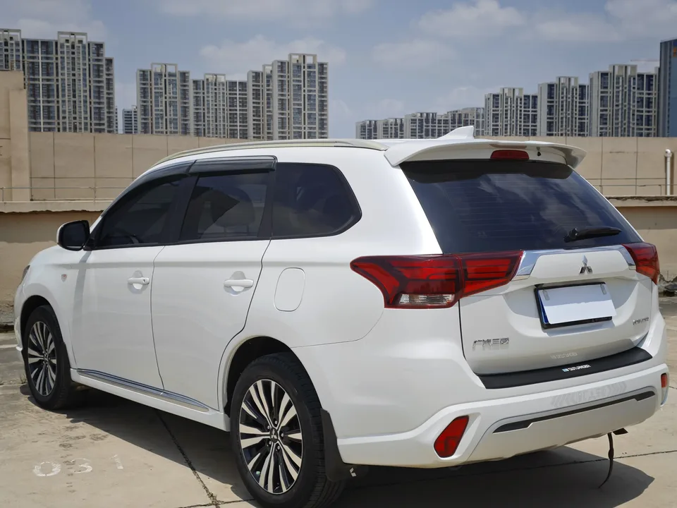 Mitsubishi Outlander 2.0L 2WD Enjoy Edition 5 Seaters 2022 — миниатюра 2