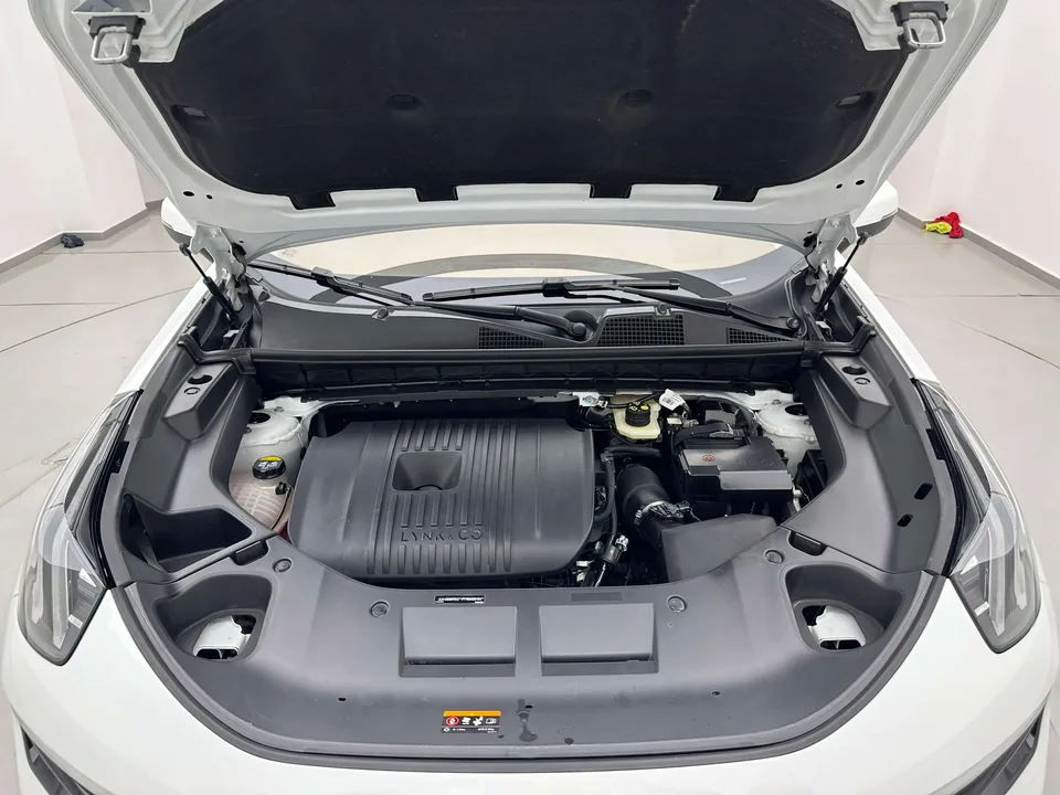 Lynk & Co 01 Lynk & Co 01 2023 2.0TD 2WD Pro 2023 — миниатюра 2