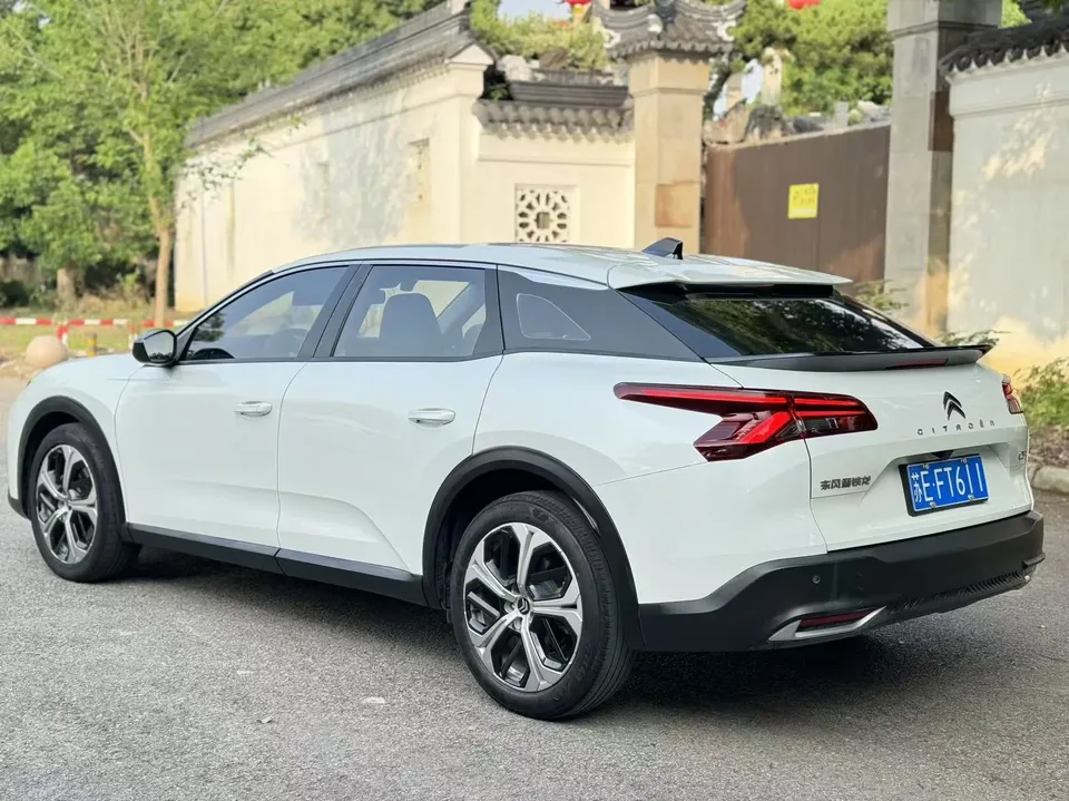 Citroen Versailles C5 X 1.6T enjoys extraordinary benefits 2024 — миниатюра 2