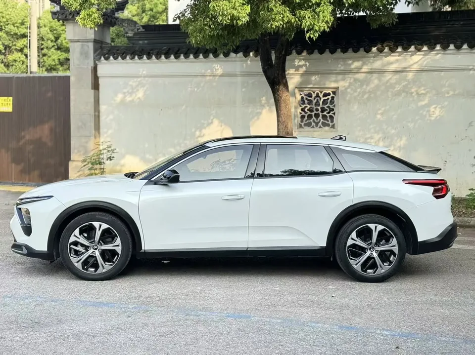 Citroen Versailles C5 X 1.6T enjoys extraordinary benefits 2024 — миниатюра 4