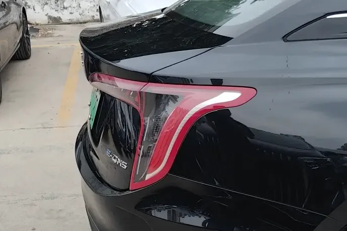 Hongqi E-QM5 E-QM5 450KM Travel Edition 100kW 2024 — thumbnail 3