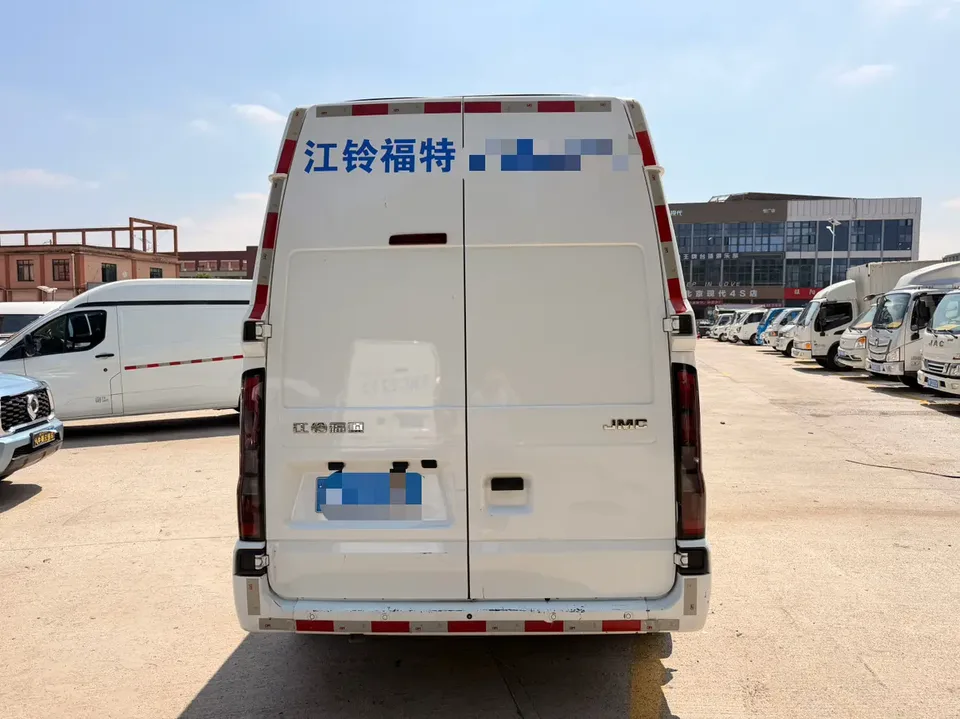 Jiangling Fushun 2.0T manual diesel long axis high top heavy load version 2/3 seats 2024 — миниатюра 2