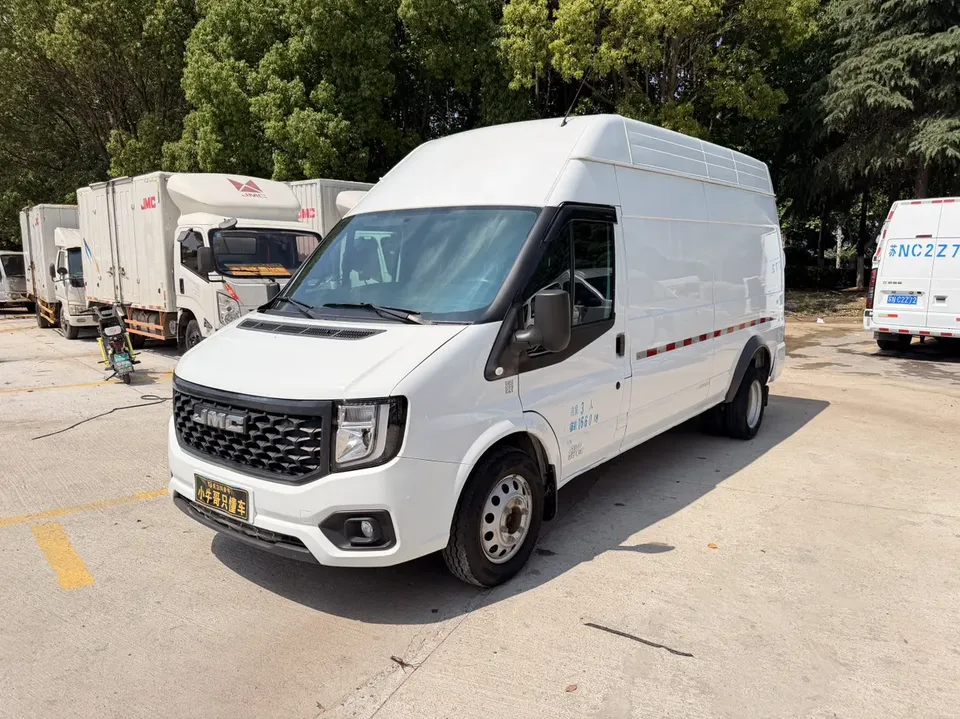 Jiangling Fushun 2.0T manual diesel long axis high top heavy load version 2/3 seats 2024 — фото 1, купить с доставкой в Москву