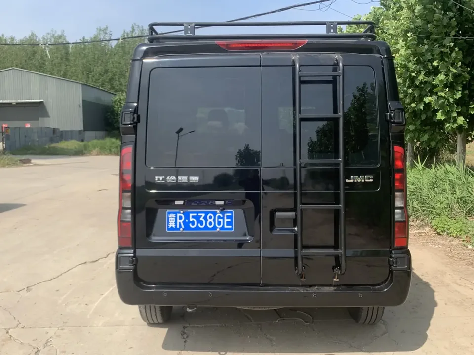 Jiangling Fushun Fushun 2.0T automatic diesel short-axle low-top commercial multi-purpose passenger car 6 seats double tailgate 2023 — thumbnail 2