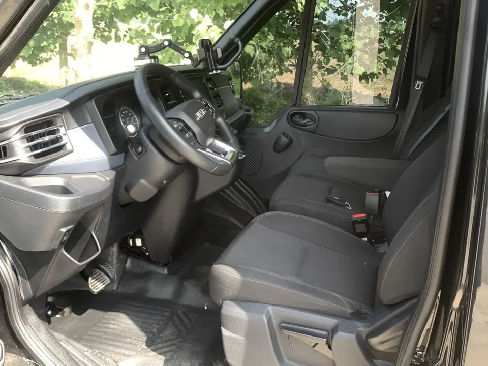 Jiangling Fushun Fushun 2.0T automatic diesel short-axle low-top commercial multi-purpose passenger car 6 seats double tailgate 2023 — thumbnail 3