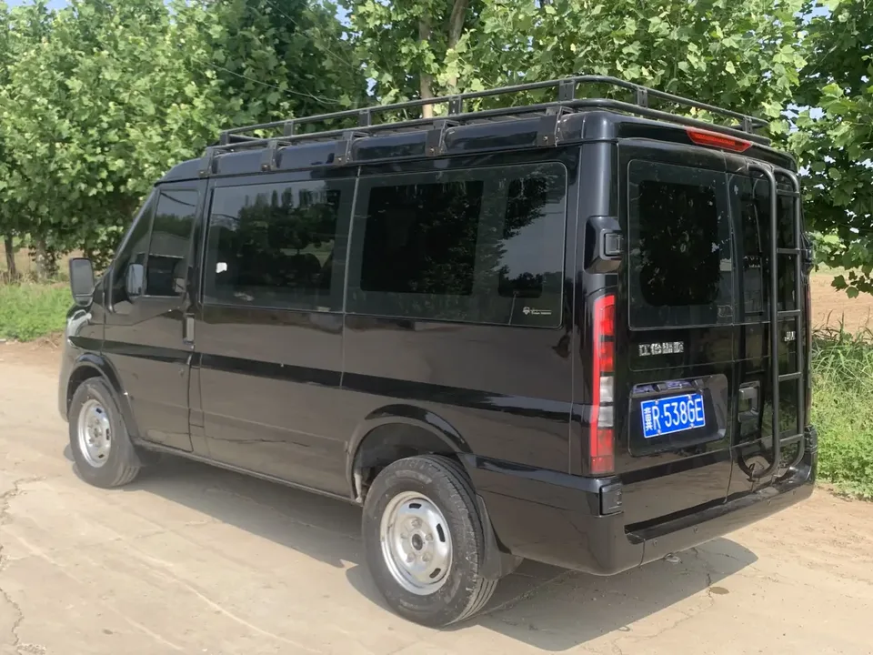 Jiangling Fushun Fushun 2.0T automatic diesel short-axle low-top commercial multi-purpose passenger car 6 seats double tailgate 2023 — thumbnail 4