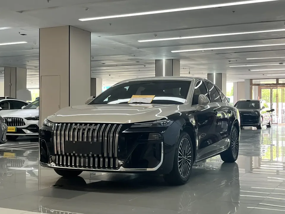 Roewe M7 DMH basic model 2025 — фото 1, купить с доставкой в Москву