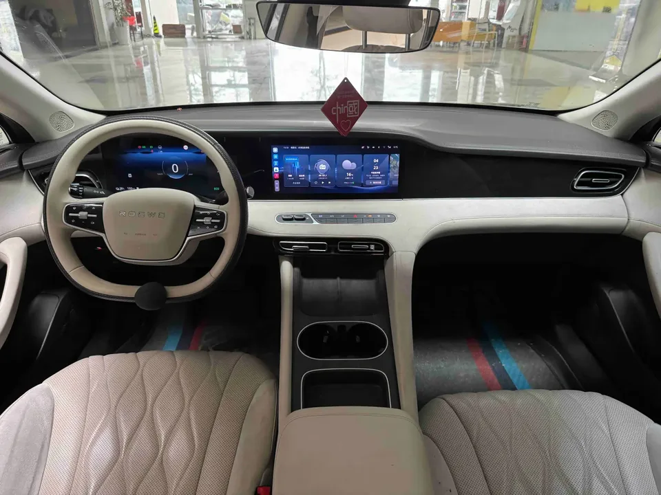 Roewe D7 EV 610 rear drive flagship version 2023 — миниатюра 5