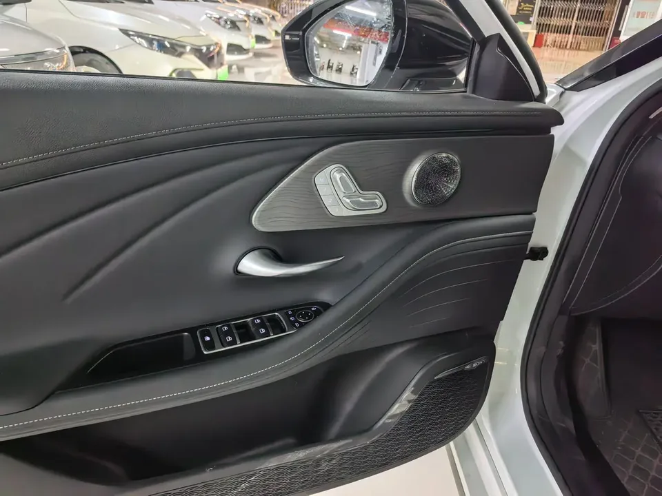 Chery Arrizo 8 1.6TGDI DCT Elegant 2023 — миниатюра 4