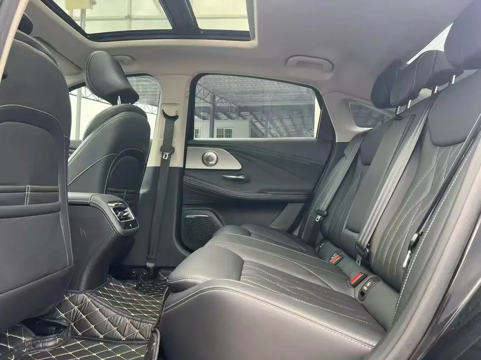 Chery Arrizo 8 1.6TGDI DCT Elegant 2023 — миниатюра 3
