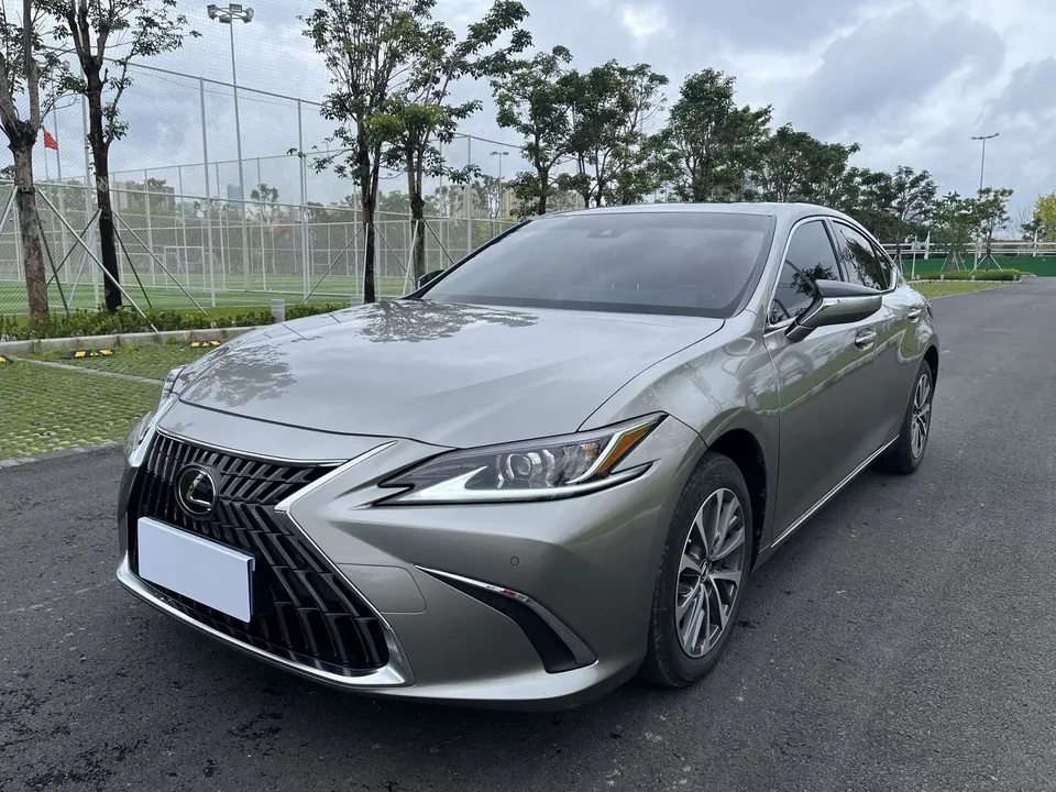 Lexus ES 2024
