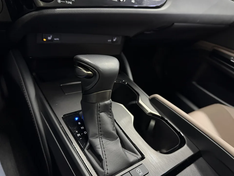 Lexus ES 200 Excellence Edition 2024 — миниатюра 4
