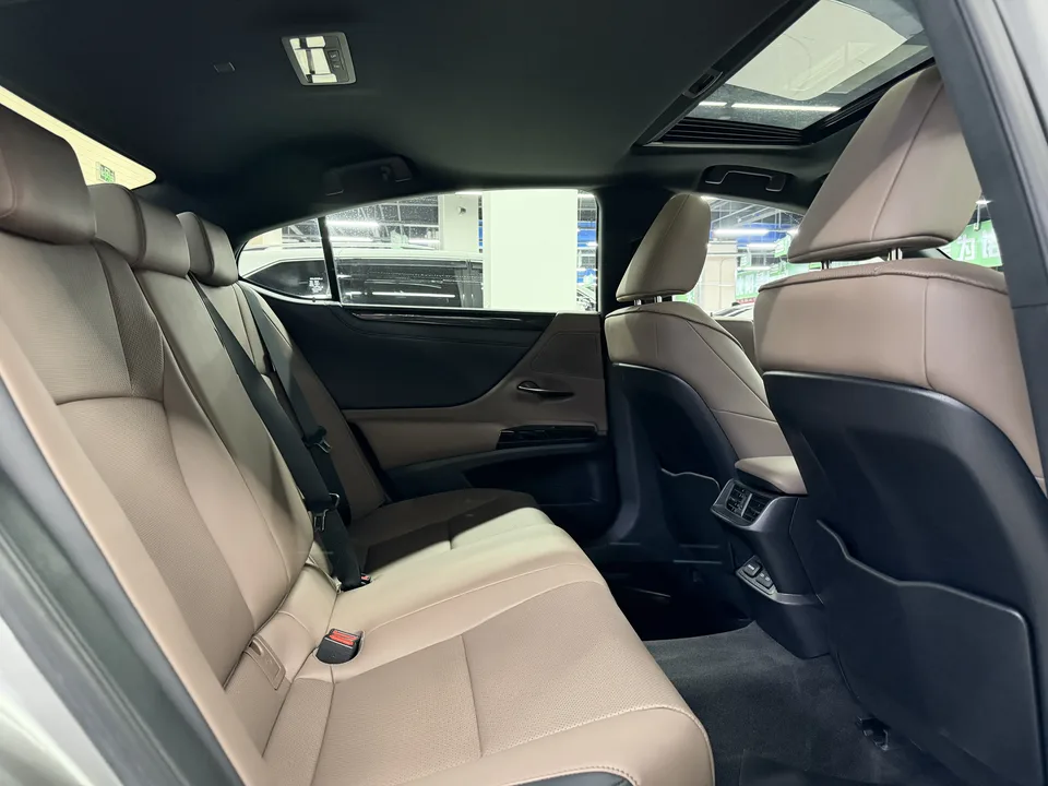 Lexus ES 200 Excellence Edition 2024 — миниатюра 5