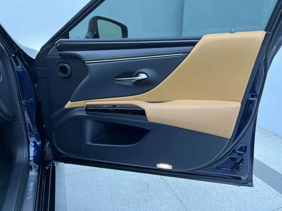 Lexus ES Lexus ES 2023 2.0L Automatic Front-wheel Drive 5-seater Parallel Import 2024 — миниатюра 3