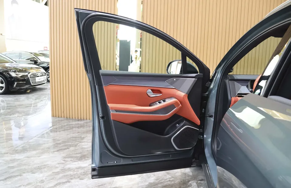 BYD Tang L DM Tang L DM DM-p 175KM 4WD Drone Player Edition 2025 — thumbnail 3