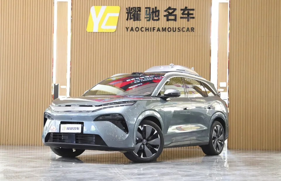 BYD Tang L DM Tang L DM DM-p 175KM 4WD Drone Player Edition 2025 — photo 1, buy with delivery to Moscow