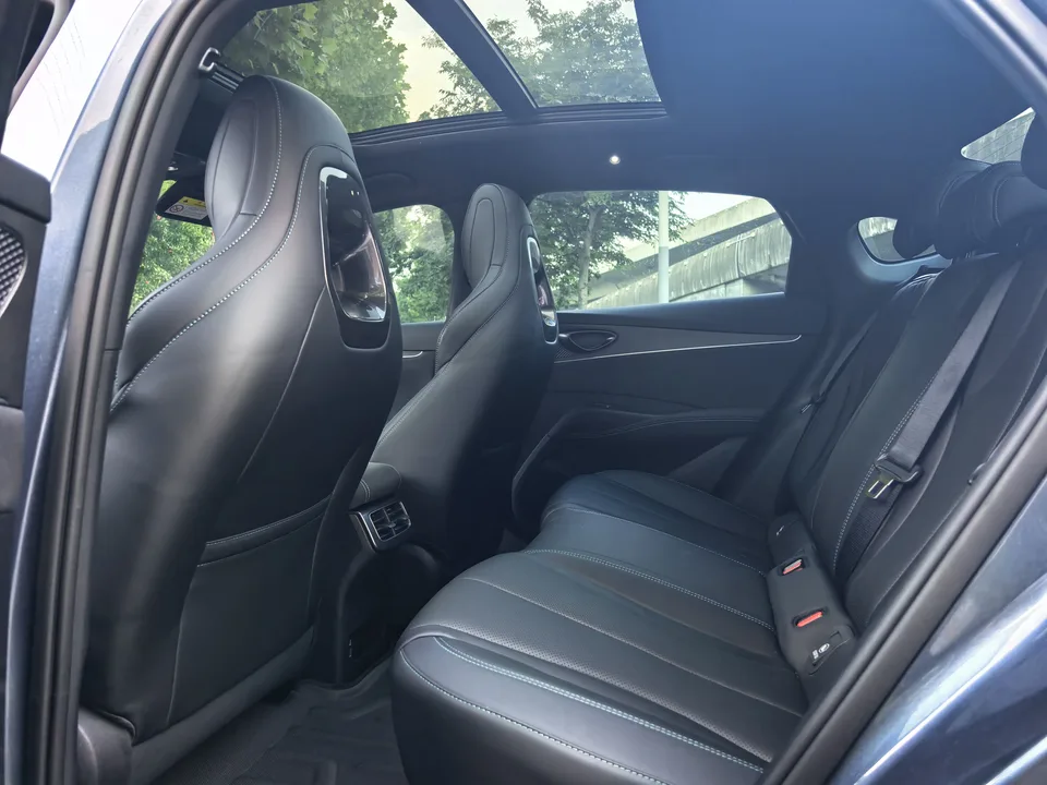 BYD Seal 06DM Seal 06DM DM-i 80KM Premium Edition 2025 — thumbnail 3