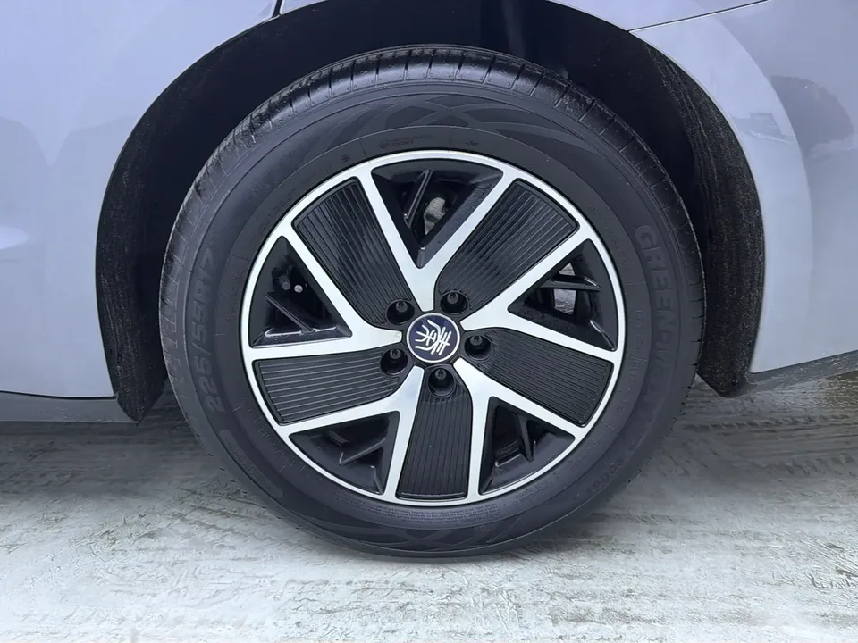 BYD Qin L DM Qin L DM Intelligent Driving Edition DM-i 120KM Beyond Edition 2025 — thumbnail 3