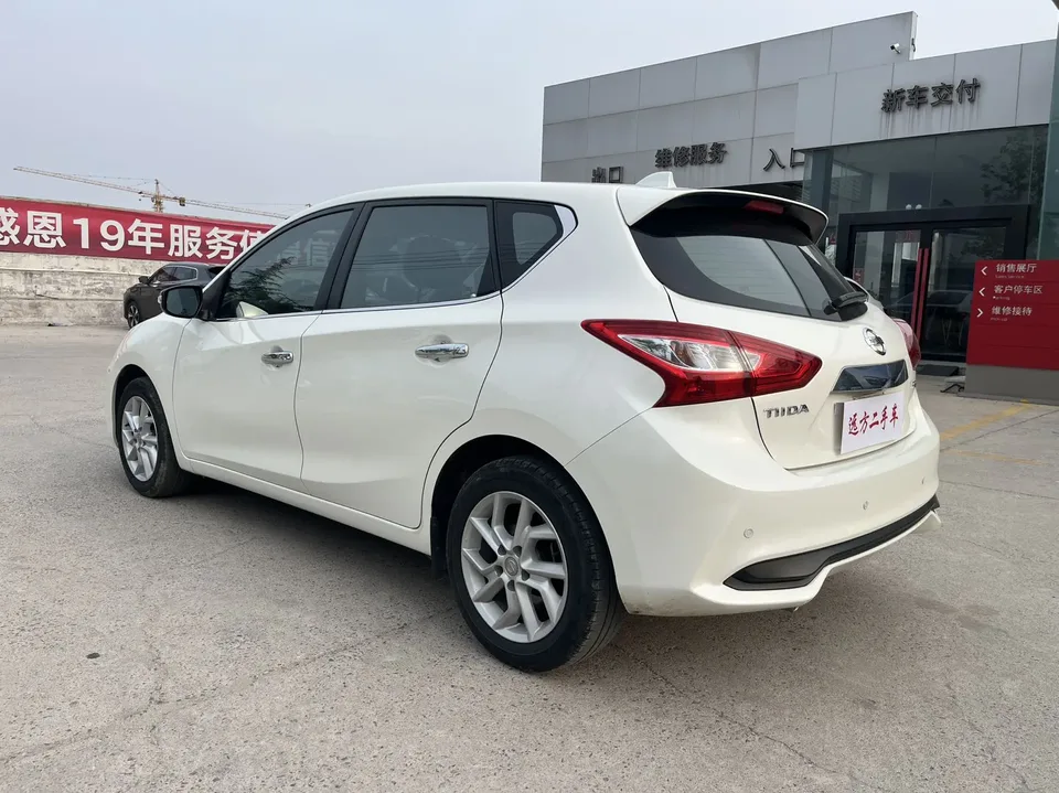 Nissan Tiida Tiida Tiida 2021 1.6L CVT Smart Travel Edition 2022 — thumbnail 2