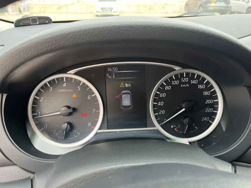 Nissan Tiida Tiida Tiida 2021 1.6L CVT Smart Travel Edition 2022 — thumbnail 4