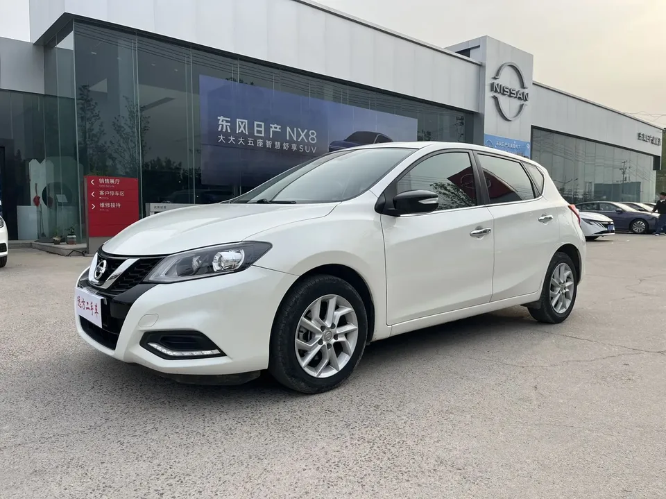 Nissan Tiida Tiida Tiida 2021 1.6L CVT Smart Travel Edition 2022 — photo 1, buy with delivery to Moscow