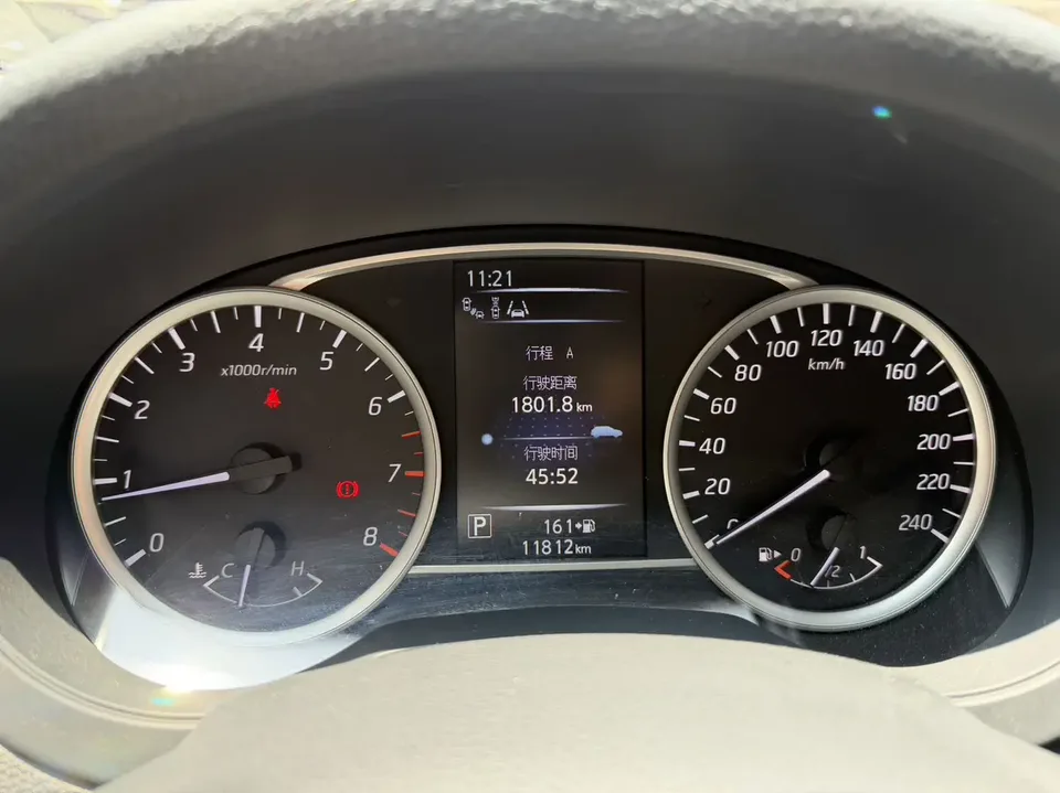 Nissan Tiida Tiida 2023 1.6L CVT Smart Travel Edition 2022 — миниатюра 3