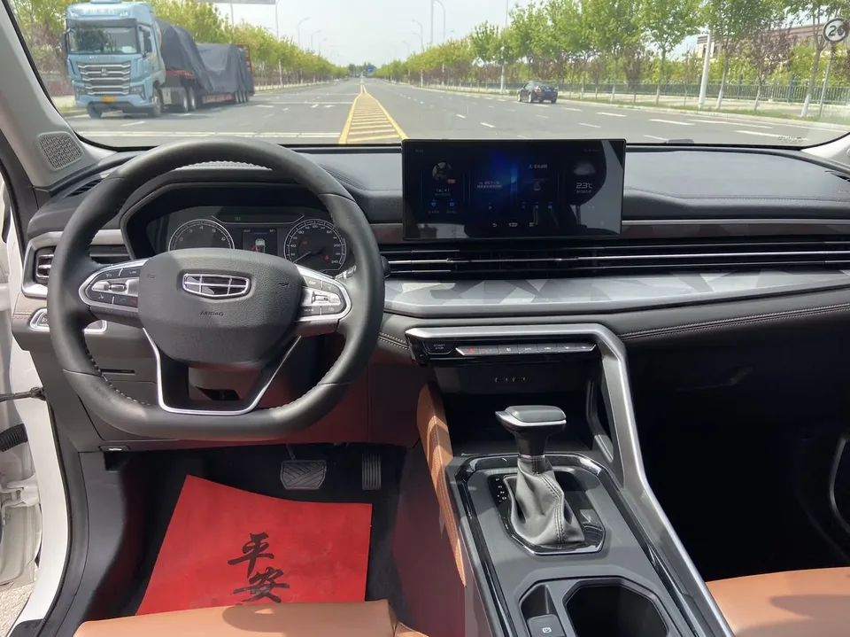 Geely Vision X6 PRO 1.4T Automatic Premium Edition 2022 — миниатюра 3