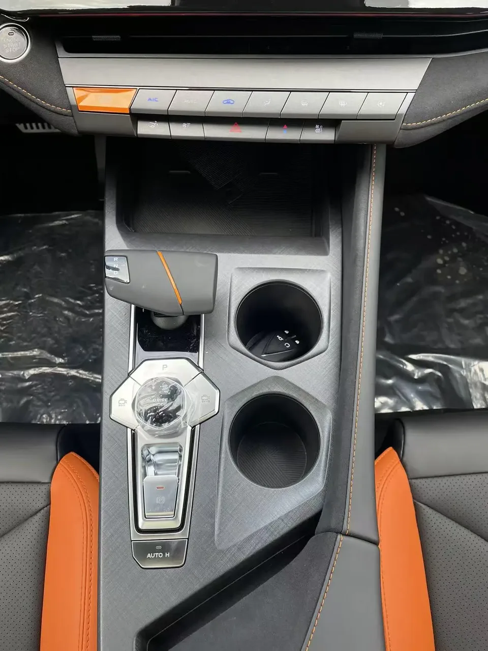 Changan UNI-V third generation 1.5T 500Bar Premium Edition 2025 — миниатюра 5