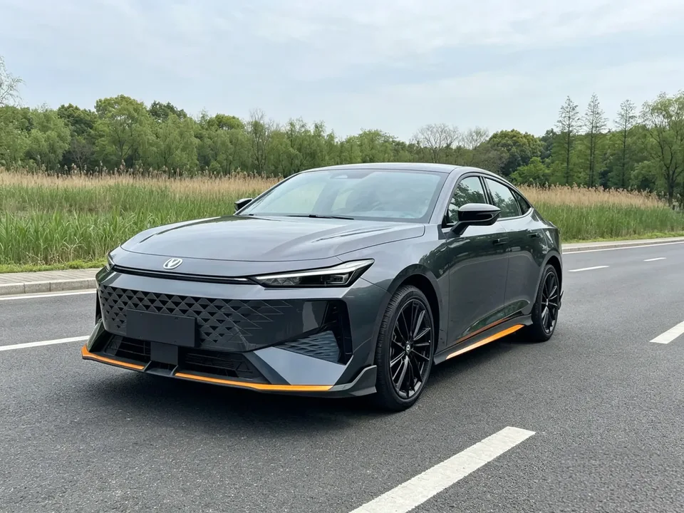 Changan UNI-V 2025