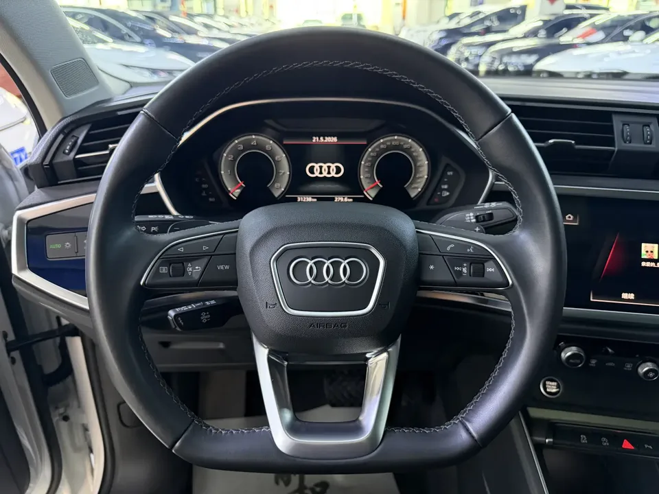 Audi Q3 Audi Q3 2023 35 TFSI Fashionable and Dynamic 2023 — миниатюра 4