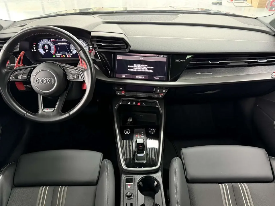 Audi A3 facelift Sportback 35 TFSI stylish and sporty 2023 — миниатюра 5
