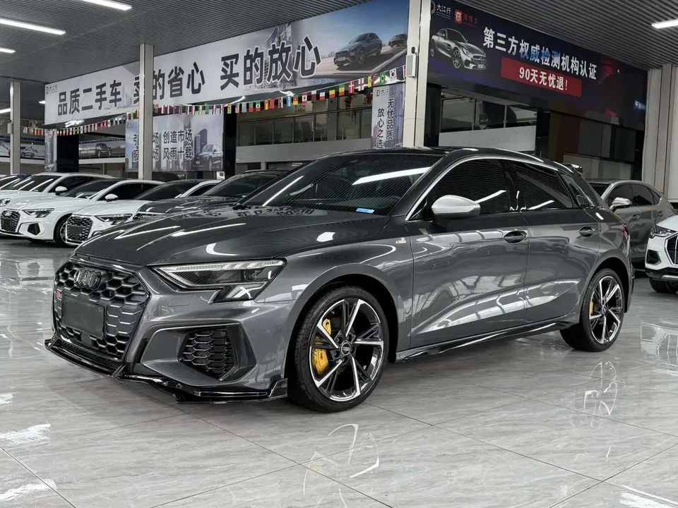 Audi A3 facelift Sportback 35 TFSI stylish and sporty 2023 — фото 1, купить с доставкой в Москву