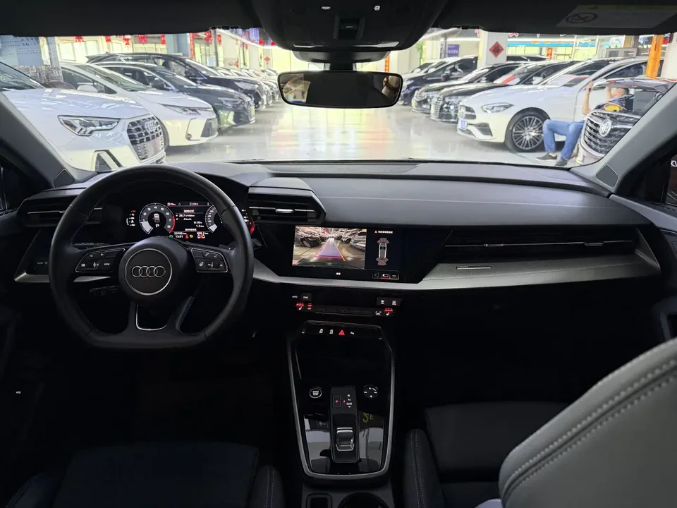 Audi A3 Sportback 35 TFSI stylish and sporty 2023 — миниатюра 4