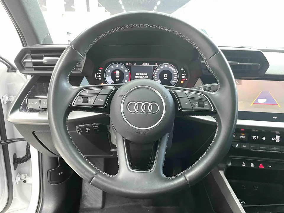 Audi A3 A3L Limousine 35 TFSI Fashion Sports 2023 — миниатюра 5