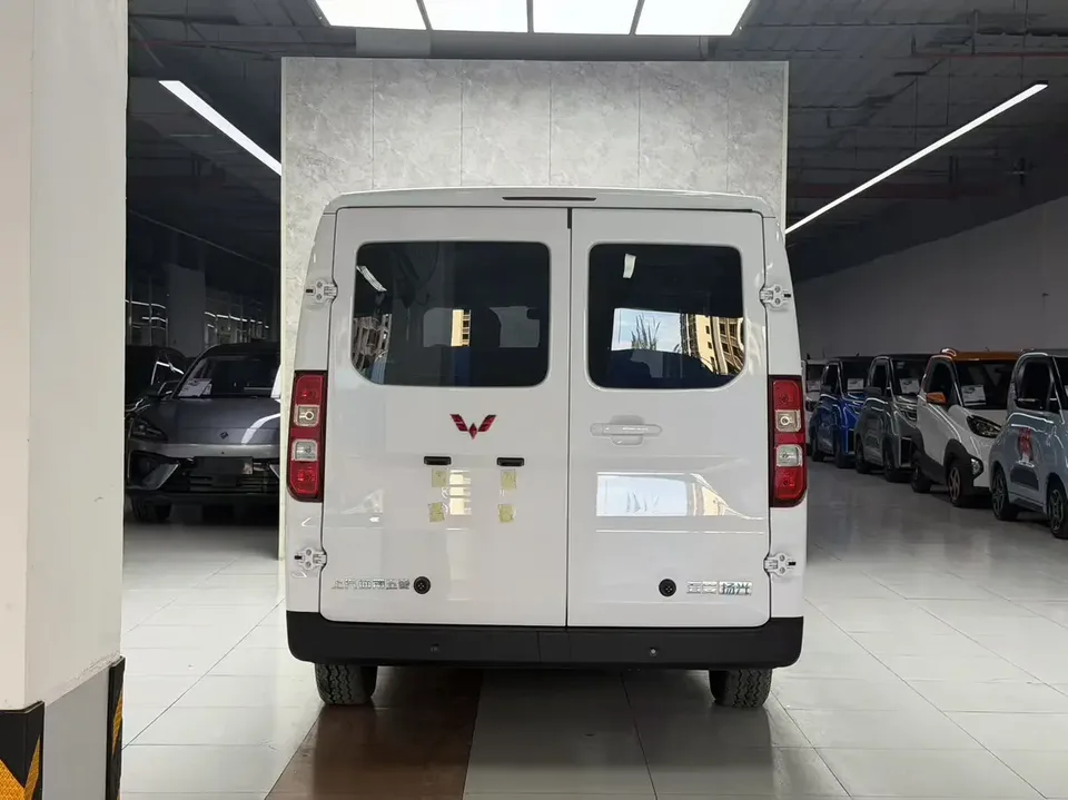 Wuling Yangguang 440km/h Bus Comfort 6-seater 2026 — миниатюра 2