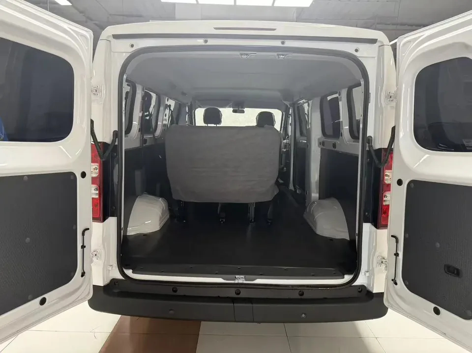 Wuling Yangguang 440km/h Bus Comfort 6-seater 2026 — миниатюра 3