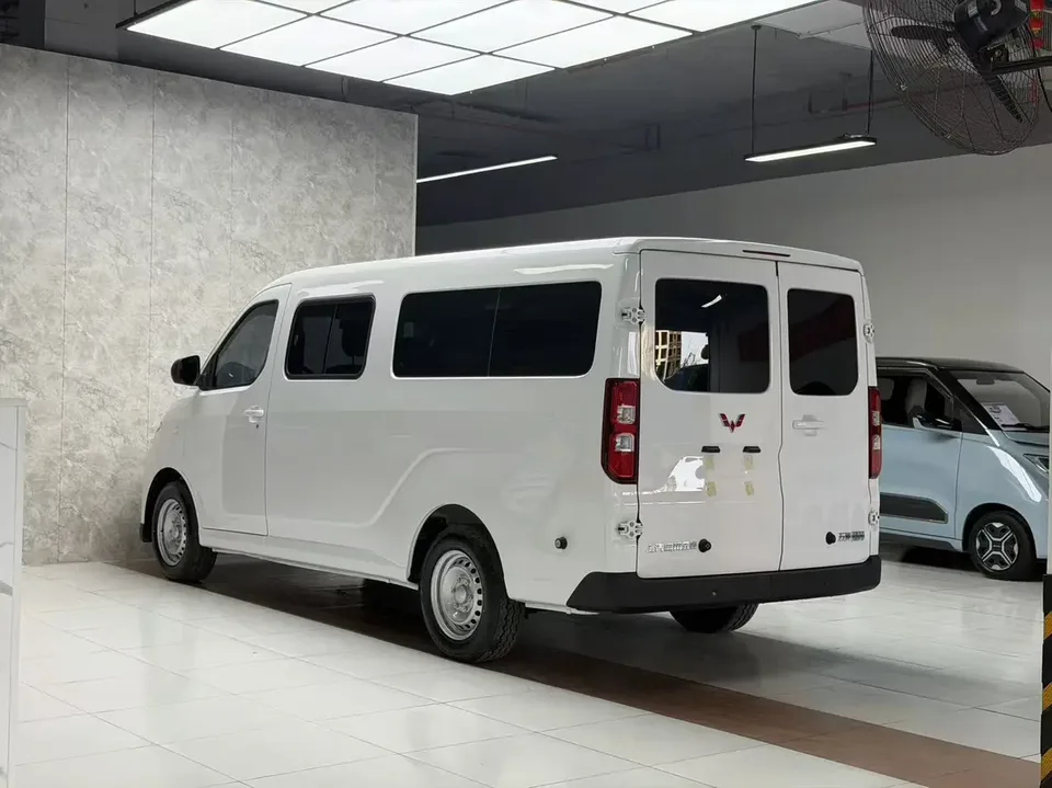 Wuling Yangguang 440km/h Bus Comfort 6-seater 2026 — миниатюра 4