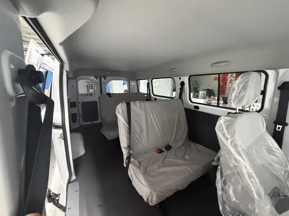 Wuling Yangguang 440km/h Bus Comfort 6-seater 2026 — миниатюра 5